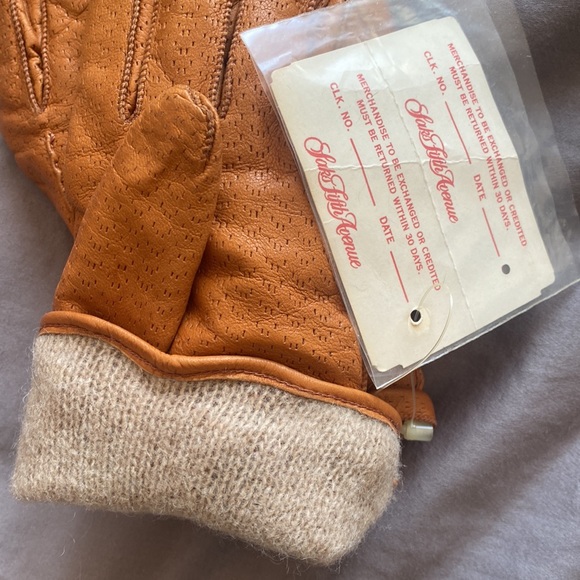 Saks Fifth Avenue TAN gloves - Picture 4 of 4